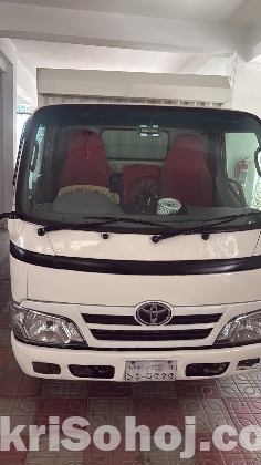 Toyota Dyna pickup van
